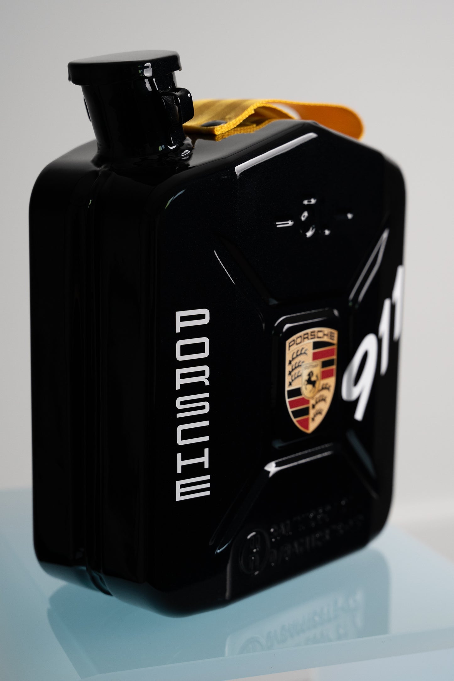 JERRICAN PORSCHE 911                 (2/3 EXEMPLAIRES)